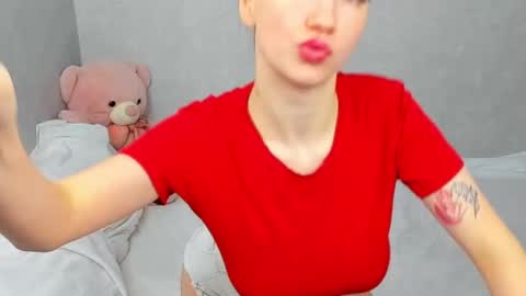 eileenmoores online show from February 19, 3:08 pm