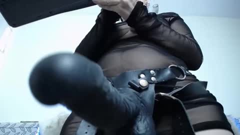 Eileen online show from December 9, 9:05 pm