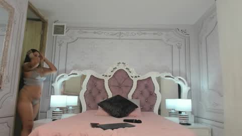 Snapshot of eimy_grey4u chatting on February 3, 11:32 pm eimy_grey4u online show from February 3, 11:32 pm