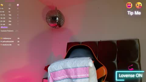 eimy_saenzx online show from January 8, 9:00 am