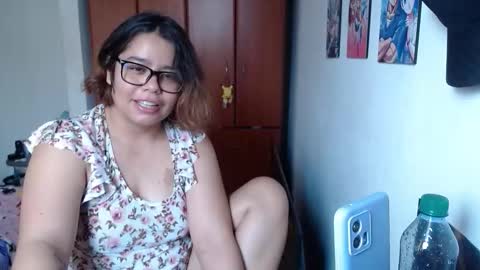 eimy_saenzz online show from March 14, 6:46 pm