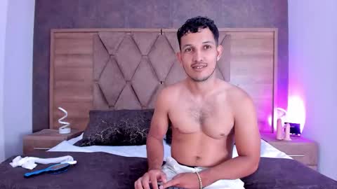 YG COUPLE online show from February 27, 8:31 pm