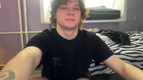 Snapshot of eitanhere chatting on February 27, 8:03 am Eitan online show from February 27, 8:03 am