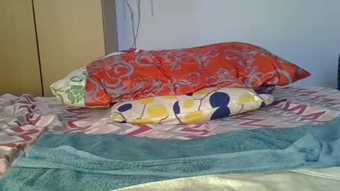 Snapshot of el_petite chatting on December 9, 4:23 am petite online show from December 9, 4:23 am