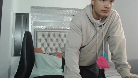 Snapshot of el_principee chatting on March 12, 11:20 am el_principee online show from March 12, 11:20 am