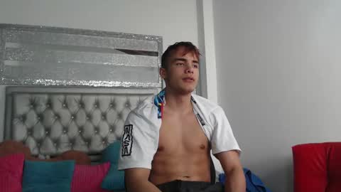 Snapshot of el_principee chatting on March 12, 2:23 pm el_principee online show from March 12, 2:23 pm