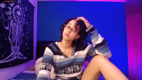 Snapshot of ela_0 chatting on October 18, 9:43 am Ela  Help me reach 100 thumbs up online show from October 18, 9:43 am