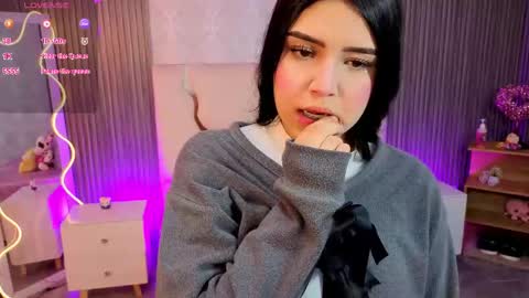 ela_tay1 online show from May 22, 7:19 pm