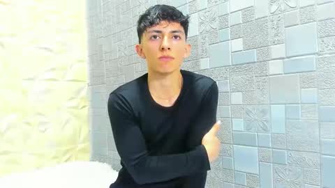 Snapshot of elangiraldo chatting on November 11, 10:21 pm Elan Giralon online show from November 11, 10:21 pm