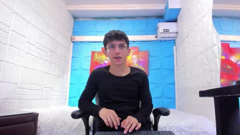 Elan Giralon online show from February 15, 9:00 pm