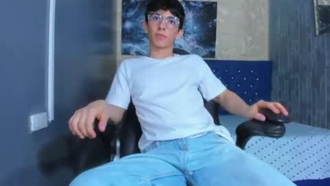 Snapshot of elangiraldo chatting on July 11, 12:35 am Elan Giralon online show from July 11, 12:35 am