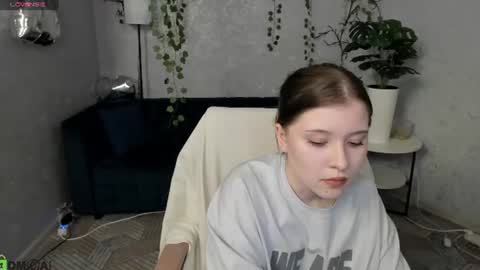 Snapshot of elara_irving chatting on June 22, 12:46 pm Elly online show from June 22, 12:46 pm