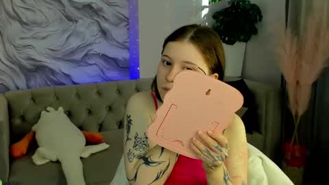 Snapshot of elara_irving chatting on June 23, 3:04 am Elly online show from June 23, 3:04 am