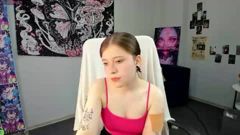 Snapshot of elara_irving chatting on July 5, 3:02 am Elly online show from July 5, 3:02 am