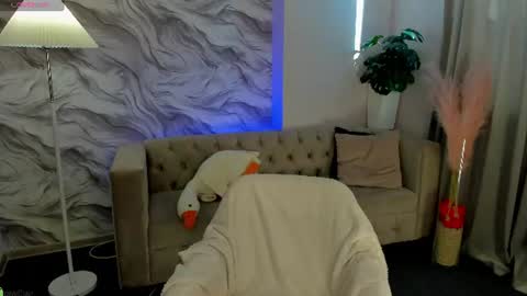 Snapshot of elara_irving chatting on July 6, 3:03 am Elly online show from July 6, 3:03 am