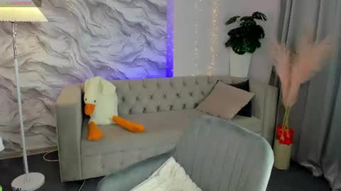 Snapshot of elara_irving chatting on July 9, 2:59 am Elly online show from July 9, 2:59 am