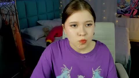 Snapshot of elara_irving chatting on July 15, 3:01 am Elly online show from July 15, 3:01 am