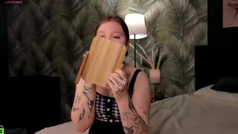 Snapshot of elara_irving chatting on July 17, 3:02 am Elly online show from July 17, 3:02 am