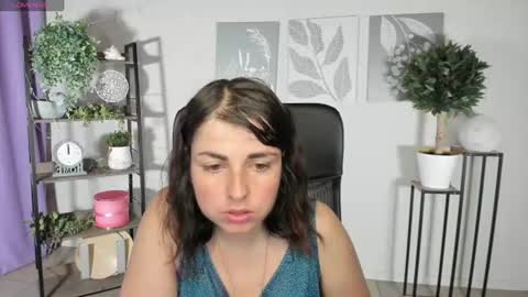 Snapshot of elara_starfall chatting on June 19, 5:23 am Marta online show from June 19, 5:23 am