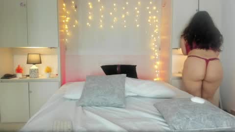 elarey_ online show from April 25, 1:41 pm