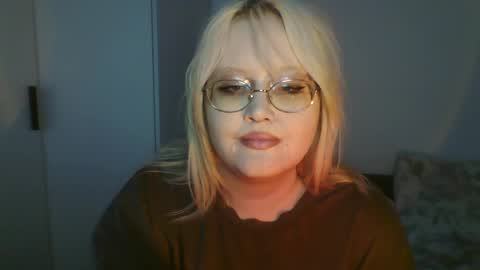 elayne_sweet online show from May 21, 6:20 am