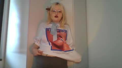 elayne_sweet online show from May 30, 6:10 am