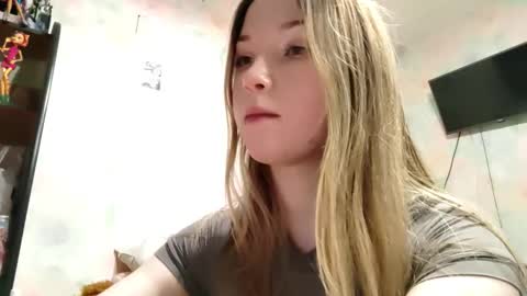 Snapshot of elaynecinco chatting on February 10, 11:36 am MIa online show from February 10, 11:36 am