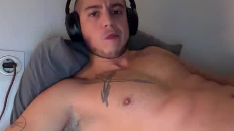 elcarlobukowski1905 online show from October 27, 2:26 am