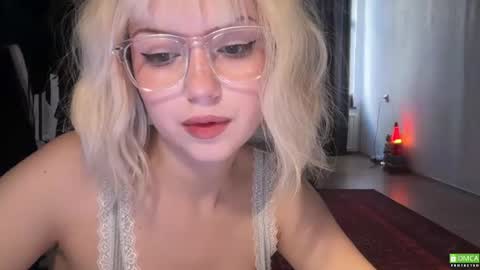 Snapshot of electric_woman chatting on July 17, 1:29 pm Aleksa online show from July 17, 1:29 pm