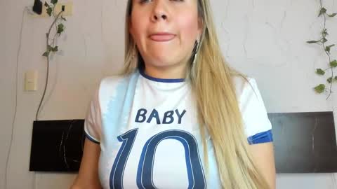 Snapshot of eleecttraa_12 chatting on February 22, 3:23 am Electra online show from February 22, 3:23 am