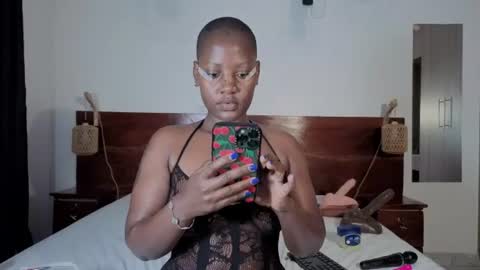 Snapshot of elegant_ebony chatting on June 14, 3:47 pm Nika online show from June 14, 3:47 pm
