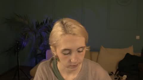 Snapshot of elen__moore chatting on April 27, 5:49 am Elen online show from April 27, 5:49 am