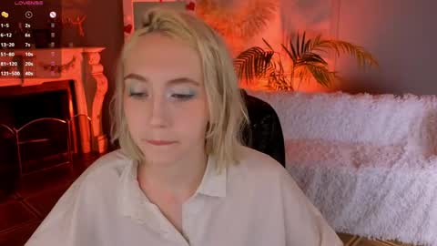 Snapshot of elen__moore chatting on April 30, 5:25 am Elen online show from April 30, 5:25 am