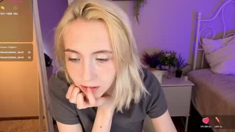 Snapshot of elen__moore chatting on May 5, 5:26 am Elen online show from May 5, 5:26 am