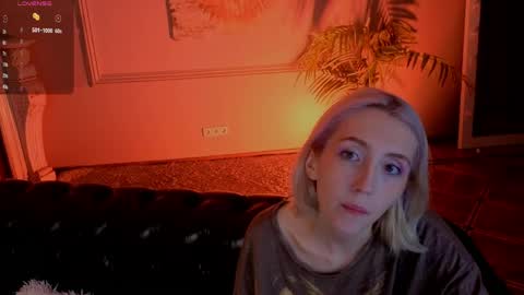 Snapshot of elen__moore chatting on May 6, 6:08 am Elen online show from May 6, 6:08 am