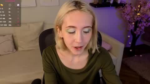 Snapshot of elen__moore chatting on May 13, 5:49 am Elen online show from May 13, 5:49 am