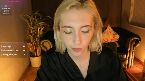 Snapshot of elen__moore chatting on May 16, 10:36 am Elen online show from May 16, 10:36 am