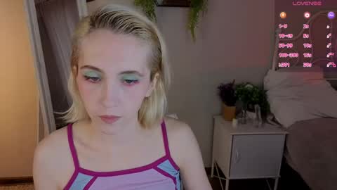 Snapshot of elen__moore chatting on May 21, 6:09 am Elen online show from May 21, 6:09 am