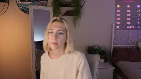 Snapshot of elen__moore chatting on May 24, 5:45 am Elen online show from May 24, 5:45 am
