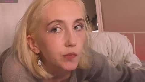 Snapshot of elen__moore chatting on May 28, 4:04 pm Elen online show from May 28, 4:04 pm