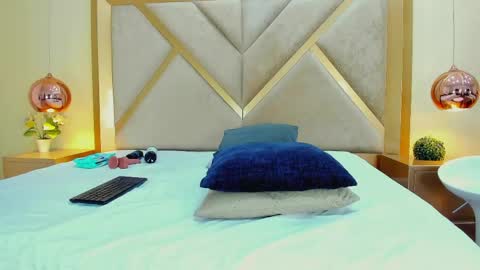 Snapshot of elena_watsonn chatting on May 16, 8:07 pm Elena Watsonn online show from May 16, 8:07 pm
