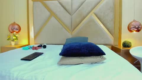 Snapshot of elena_watsonn chatting on May 16, 8:18 pm Elena Watsonn online show from May 16, 8:18 pm