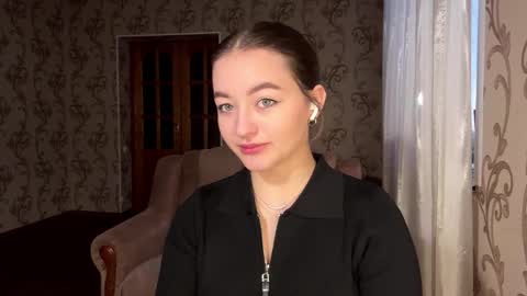 Mia online show from March 8, 3:05 pm