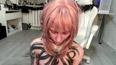 Mia online show from April 16, 9:39 pm