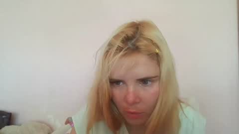 Snapshot of elenaflirt chatting on June 27, 8:08 am Elena online show from June 27, 8:08 am