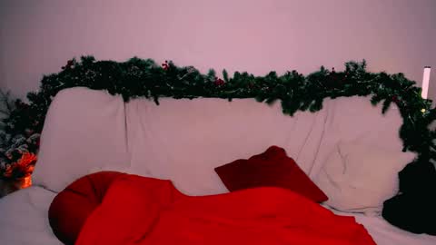 elenamonroe_ online show from December 19, 2:40 am