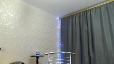 Snapshot of elenaza chatting on December 22, 6:27 pm elenaza online show from December 22, 6:27 pm