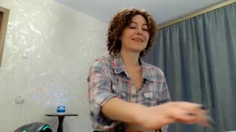 Snapshot of elenaza chatting on February 10, 4:44 pm elenaza online show from February 10, 4:44 pm