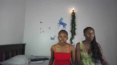 Snapshot of eleniedoll chatting on February 18, 11:11 pm eleniedoll online show from February 18, 11:11 pm