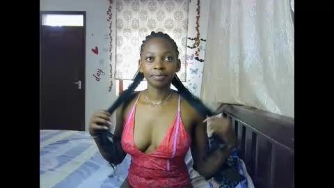 Snapshot of eleniedoll chatting on February 24, 8:01 am eleniedoll online show from February 24, 8:01 am